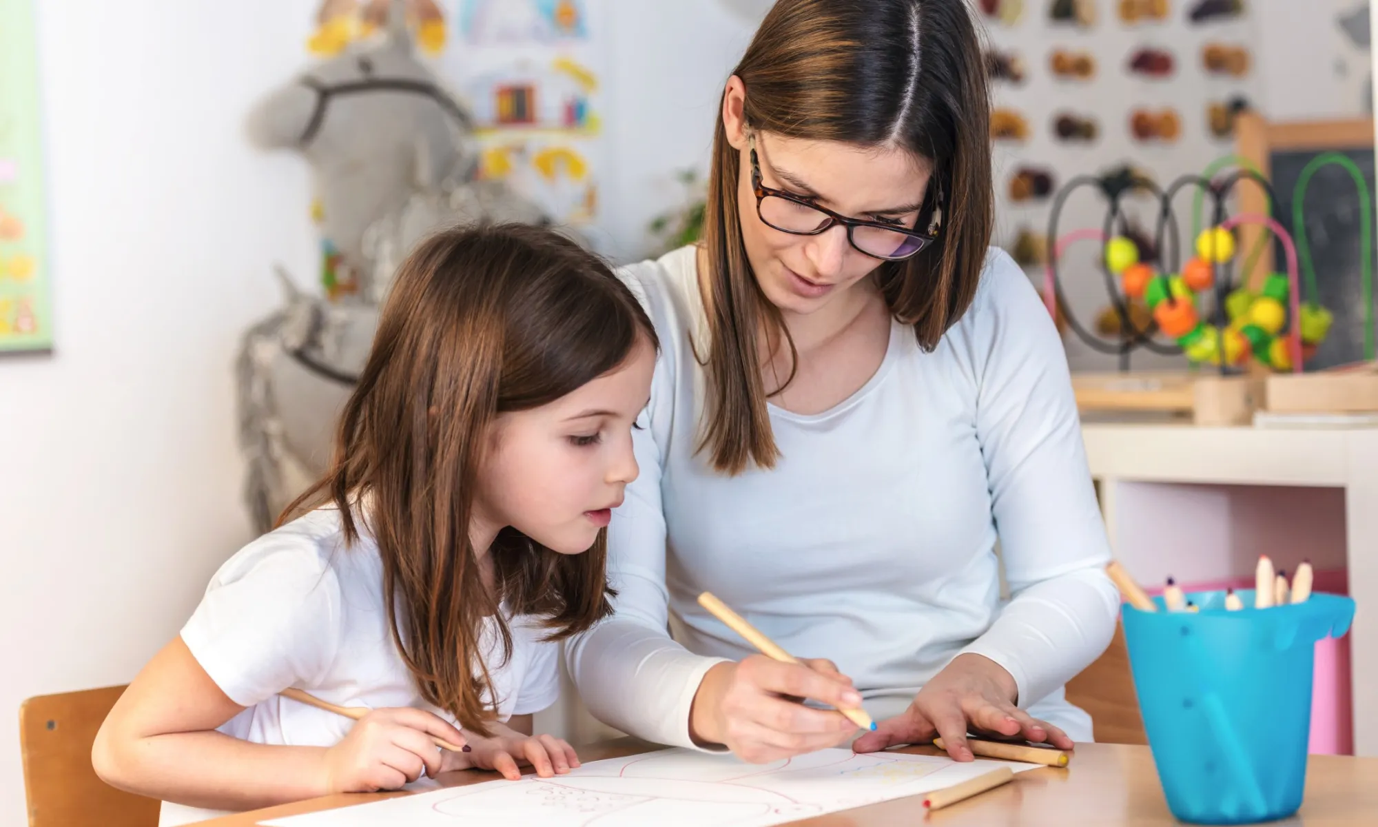 Illustration for the article “Helping Your Child Learn English at Home: What Actually Works (and What Doesn’t)”